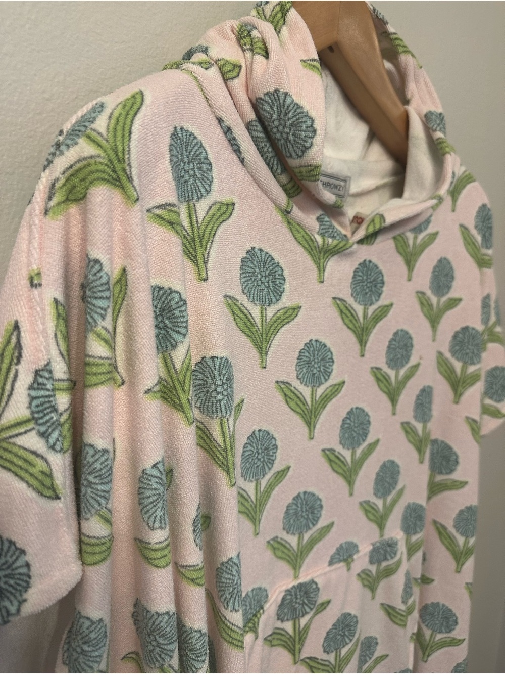 Thowzy Floral Print Hooded Towel Poncho Women's Pink Floral Swim Coverup Hoodie - Picture 2 of 5